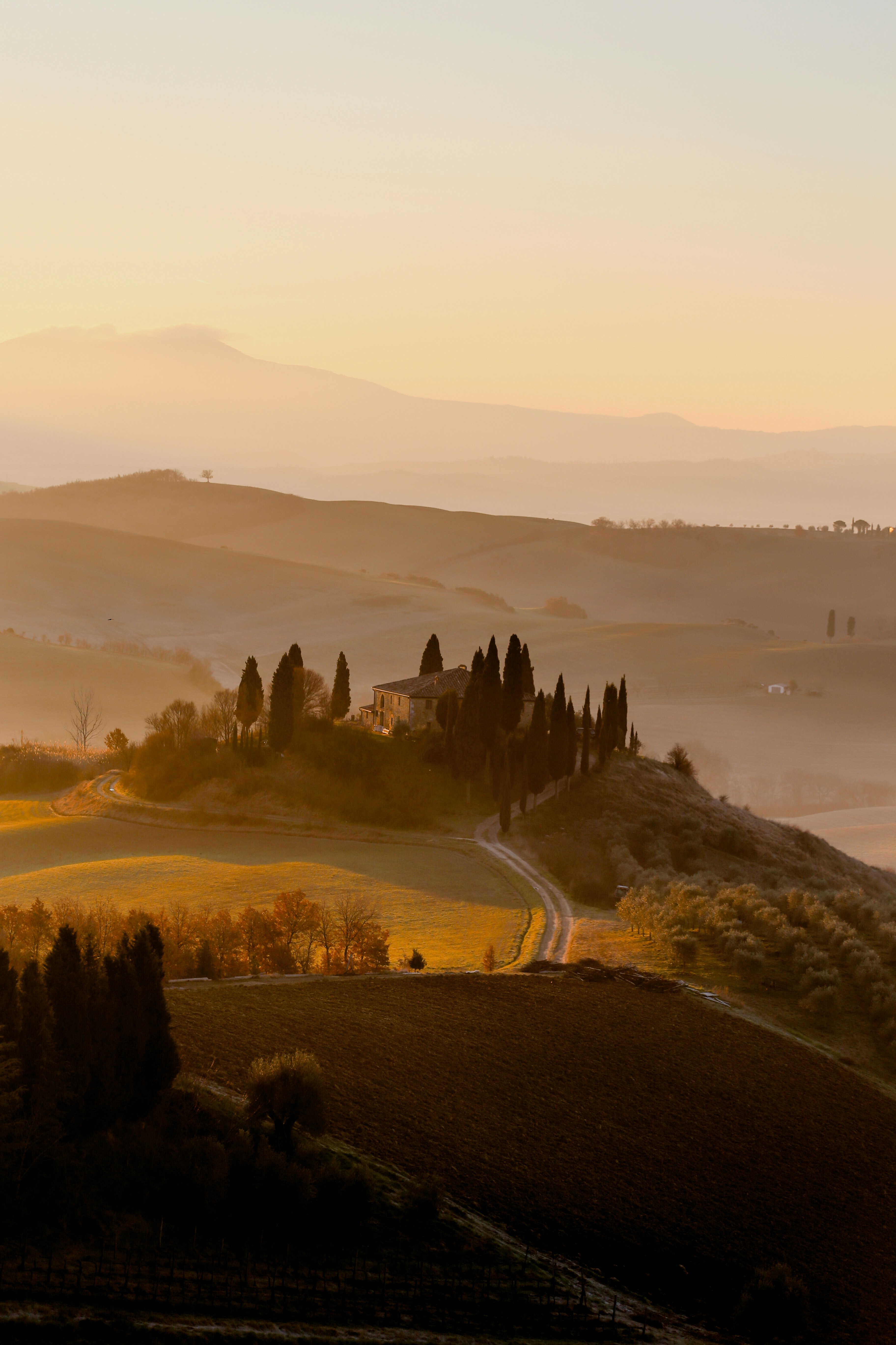 Toscana al amanecer, en temporada baja · Photo: Unsplash
