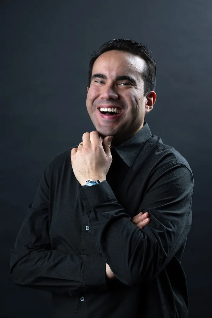 Marcos Vega — Curador