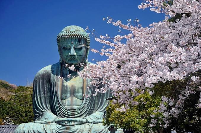 Gran Buda de Kamakura al aire libre, sin techo desde 1498