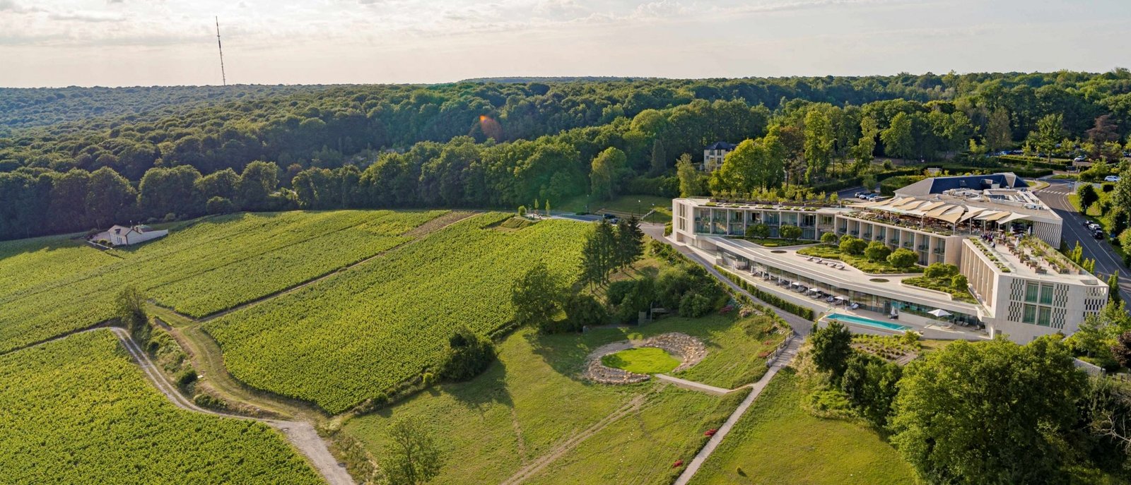 Royal Champagne Hotel & Spa, sobre los viñedos de la colina de Champillon