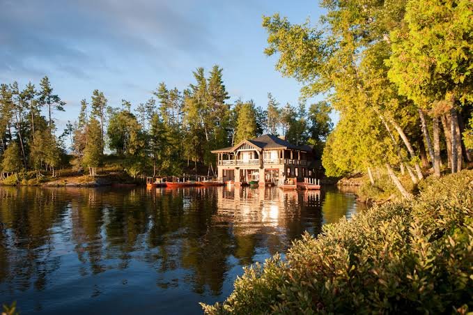 The Point, sobre el lago Upper Saranac, en los Adirondacks